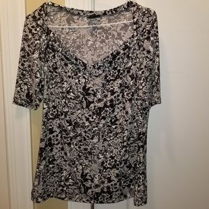 East 5th Medium Black and White Lace Pattern Top
